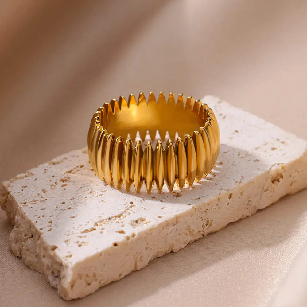 Nova Geometric Ring