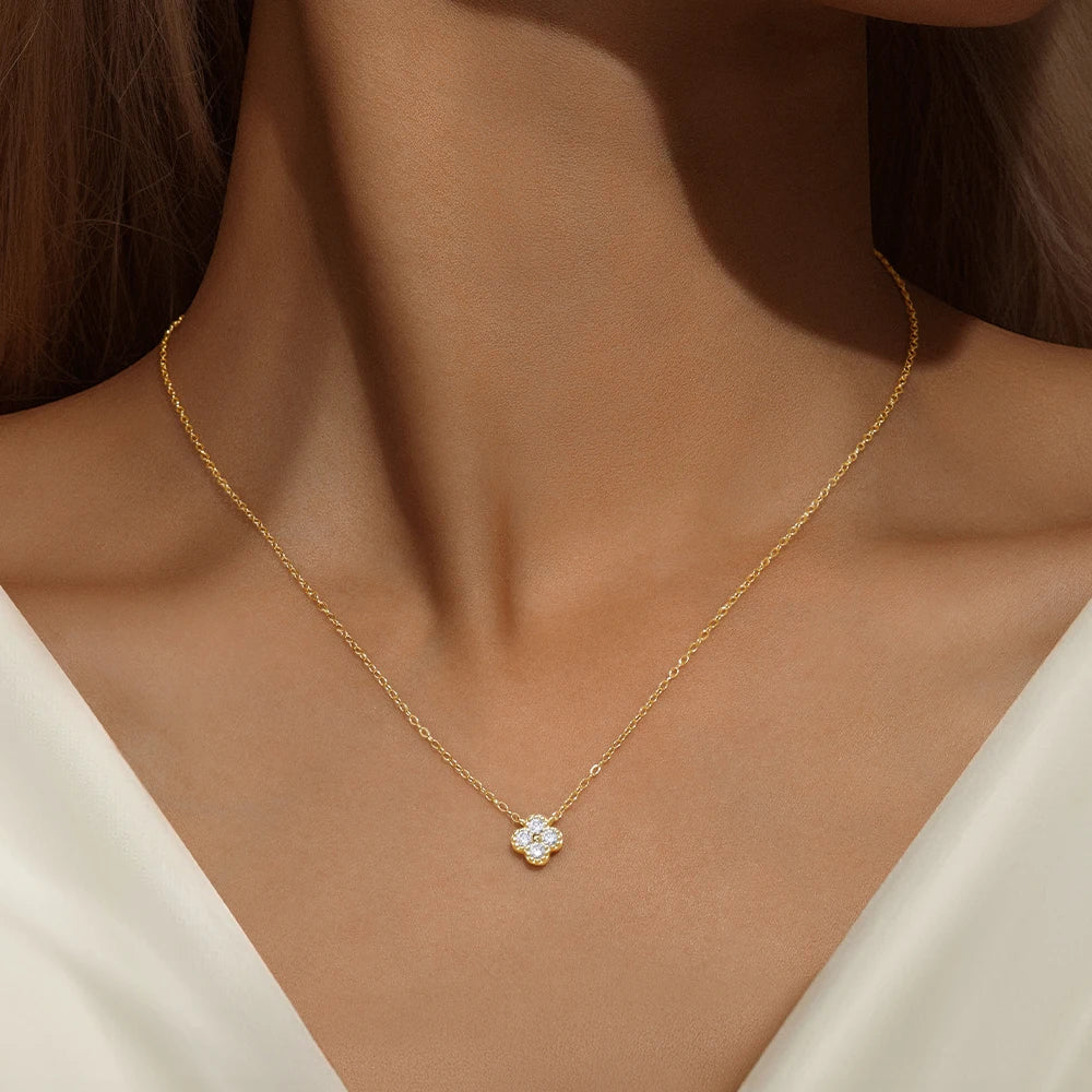 Verdant Clover Solitaire Chain